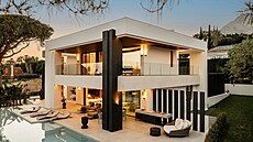 Villa Fortuna v exkluzivní oblasti Rocío de Nagüeles v Marbelle p�edstavuje...