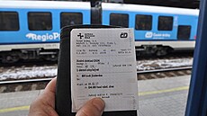 Od léta mohou cestující kupovat jízdenky DÚK v aplikaci IDOS a nyní nov� také v...