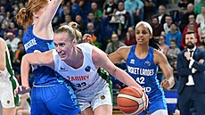 Elissa Cunaneová ze �abin se sna�í prosadit p�es   Louise Bussierovou z Landesu.