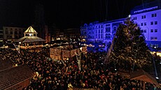 Olomoucké váno�ní trhy si lze letos prohlédnout také ze dvou vyhlídek (snímek...