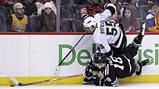 Ond�ej Palát (18) z New Jersey Devils a Quinton Byfield (55) z Los Angeles...