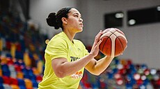 Brionna Jonesová z USK Praha se chystá na zápas.