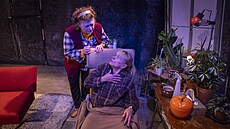 Pavla Tomicová a Natália Drabi��áková v p�edstavení Lhá�ky