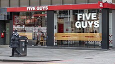 Restaurace s rychlým ob�erstvením Five Guys v Londýn� (12. prosince 2024)