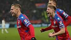 Gólová radost plze�ských fotbalist� v zápase s Manchesterem United.