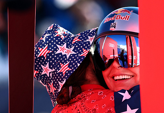 Americká ly�a�ka Lindsey Vonnová po dojezdu do cíle super-G ve Svatém Mo�ici...