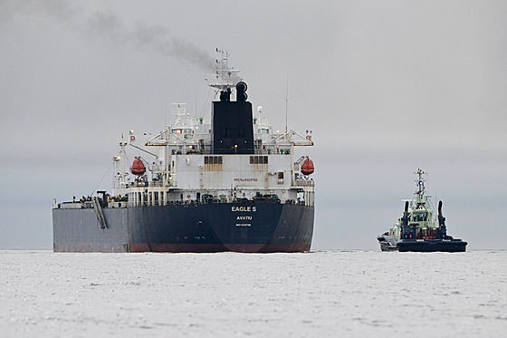 Finská pobení strá zadrela ropný tanker Eagle S, který podle britských...
