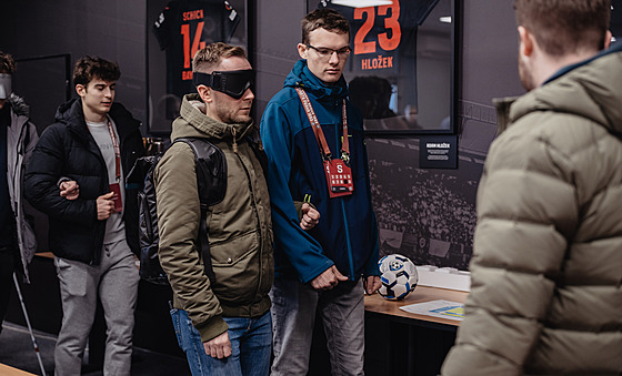 Reportér iDNES.cz m�l mo�nost zú�astnit se nevidomé prohlídky Letné.