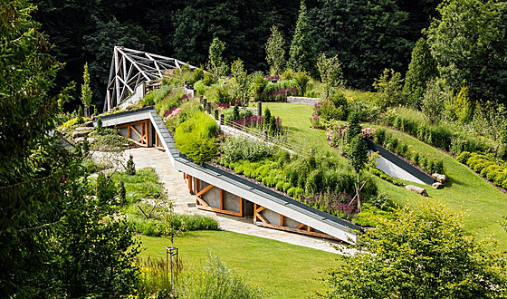 Architekti se rozhodli umístit v�t�inu objemu nové stavby do zem�.