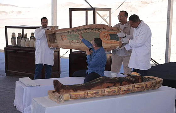 Archeologové na víku starovkého egyptského sarkofágu objevili malbu, která...