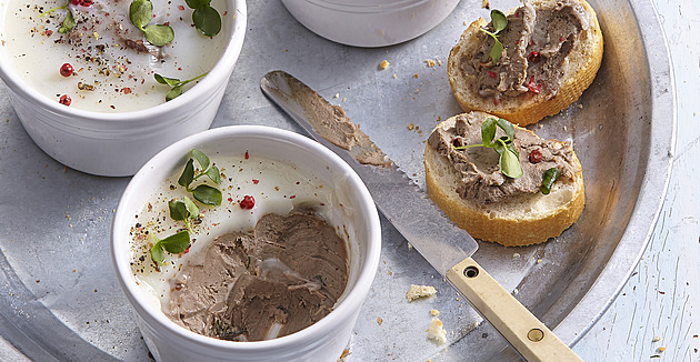 Jaký je rozdíl mezi paštikou a terinou? Rozhoduje textura i tvar pokrmu