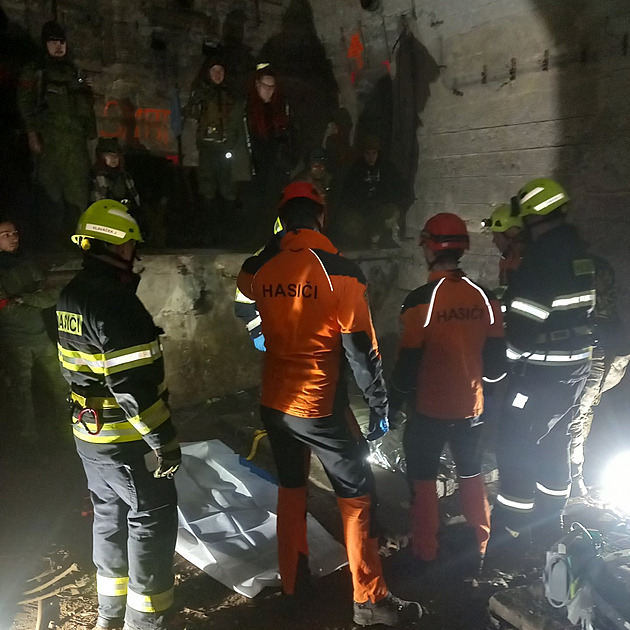 estnáctiletý mladík se zítil do dvoumetrové hloubky v Jánských tunelech....