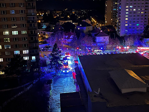 Hasii zasahovali pi poáru vánoního stromku v byt v Praze 4. (24. prosince...