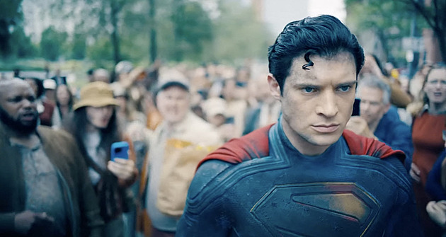 Superman má zase spasit svět. Ale hlavně producentskou značku