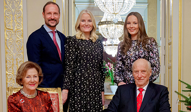 Novým norským králem je Haakon VIII., na jeho choť praskly vztahy s Epsteinem