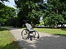 Zl�nsk� student Jan Kad�ra vymyslel invalidn� voz��ek, kter� m��e r�st s d�tmi...