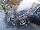 U Dbolína na Jindichohradecku hoelo BMW. Poár vypukl za jízdy.