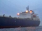 Tanker Eagle S podez�elý z p�eru�ení elektrického kabelu Estlink 2 mezi Finskem...