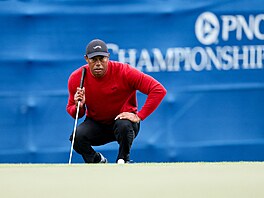 Golfista Tiger Woods bhem rodinného exhibiního turnaje PNC Championship.