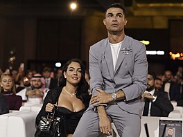 Cristiano Ronaldo se svou partnerkou Georginou na p�edávání cen Globe Soccer.