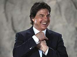 Tom Cruise obdr�el nejvy��í civilní ocen�ní amerického námo�nictva. (Surrey,...