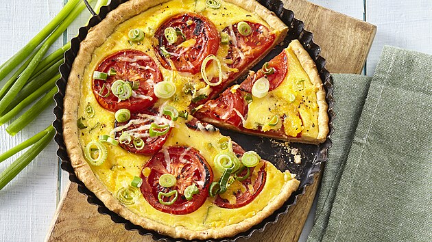 Kolá s rajaty, sýrem a slaninou