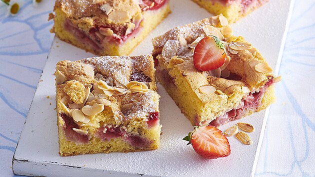 Jahodová bublanina s mandlemi