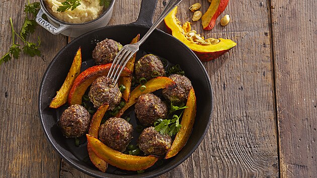 Masové kuliky s peenou dýní a petrelovým pyré