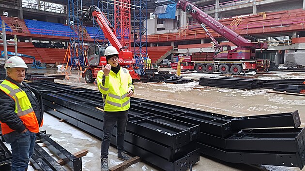 Novinky, ale i zajmavosti ze stavby HMA se mohou zjemci bhem prohldky dozvdt od toho nejpovolanjho, manaera vstavby Davida Bekeho. Jihlavsk radn zastupuje investora, kterm je msto.