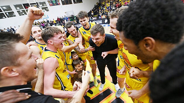 Basketbalist� �st� nad Labem slav� v�hru v severo�esk�m derby.