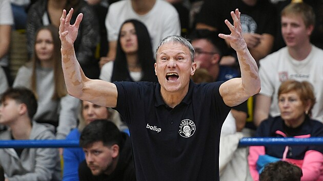 Tren�r d���nsk�ch basketbalist� Tom� Grepl
