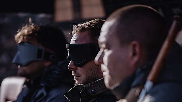 Sparta se sna�� nevidom�m fanou�k�m fotbalov� z�itek co nejv�ce p�ibl�it. Proto krom� asistence p�i p��chodu na stadion dostanou tak� sluch�tka, z nich� se p�i z�pase line speci�ln� audio popisn� koment��.