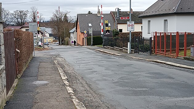 Spodn polovinu apkovy ulice nechala svtelsk radnice opravit v loskm roce. Nov je vyeena napklad kiovatka s Ndran ulic ped sokolovnou, kde vzniklo i odpoinkov msto s lavikami. V ptm roce m oprava pokraovat druhou polovinou nad elezninm pejezdem.