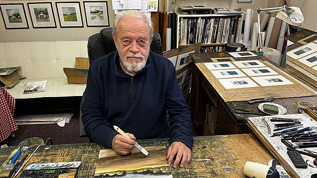 Karlovarsk� mal�� Eduard Milka je ve sv�m ateli�ru prakticky ka�d� den.