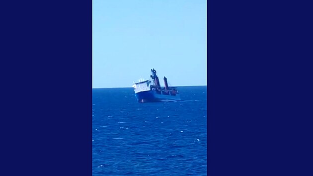 Rusk� lo� se potopila ve St�edozemn�m mo�i. Dva �lenov� pos�dky se poh�e�uj�.