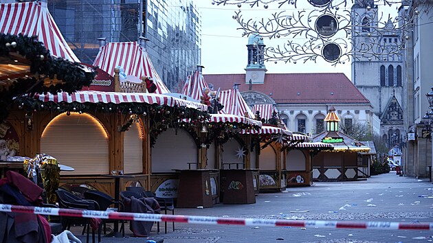 Ulice na trhu v Magdeburku, do kter� se v��til mu� v aut�. (21. prosince 2024)