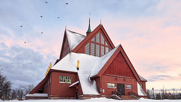 Kostel v�Kirun� z�po��tku 20. stolet� pat�� k�nejv�t��m d�ev�n�m stavb�m v�cel�m �v�dsku. Ohromit dok�e zvenku i�zevnit�.