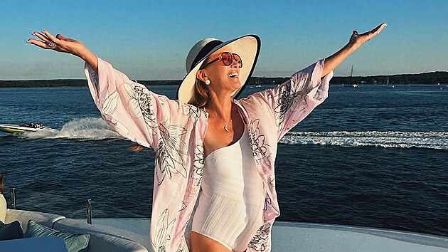 B�val� bond girl Jane Seymourov� vypad� v 73 letech skv�le. (2024)