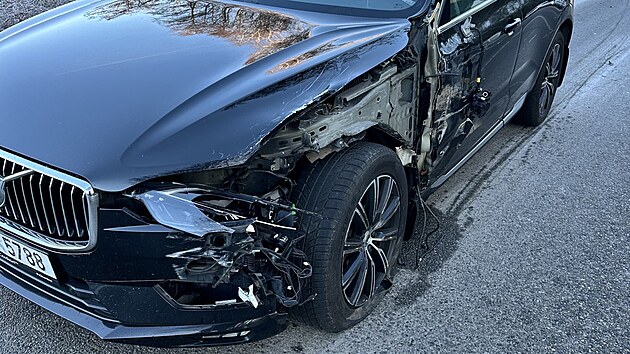 Prezident�v poradce Petr Kol�� uk�zal na soci�ln� s�i X fotografie sv�ho nabouran�ho vozu. (26. prosince 2024)