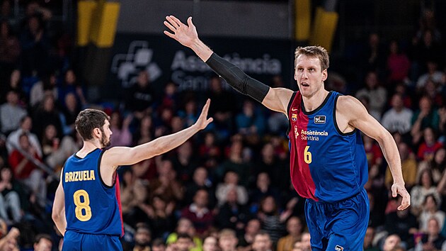 Dario Brizuela (vlevo) a Jan Veselý v dresech FC Barcelona