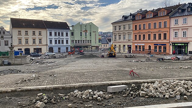 Nmst v Tachov m bt po rekonstrukci pjemnjm mstem, kde se budou odehrvat kulturn a spoleensk akce. Na msto se vrt tak replika Marinskho sloupu. (19. prosince 2024)