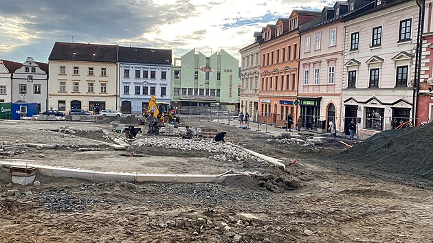 Nmst v Tachov m bt po rekonstrukci pjemnjm mstem, kde se budou odehrvat kulturn a spoleensk akce. Na msto se vrt tak replika Marinskho sloupu. (19. prosince 2024)