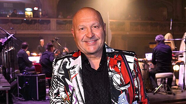Michal David na vzpomnkovm koncert na Nau Urbnkovou (Praha, 11. dubna 2024)