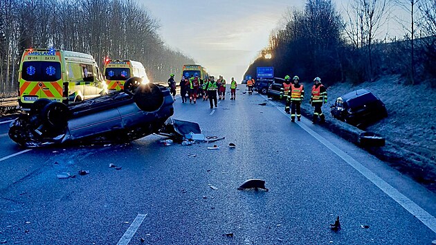 Dopravn nehoda pti aut na silnici R35 ve smru od Chrastavy na Liberec. (26. prosince 2024)
