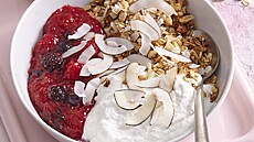 Domc jogurt s kokosovou granolou