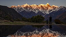U� se v�ak ví, �e aby bylo mo�né odklonit nejdel�í tibetskou �eku, bude t�eba...