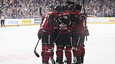 Spar�ané slaví trefu do t�inecké brány.