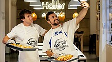 Jak umjí kanoista Martin Fuksa a jeho bratr Petr pádlovat, dokládá...