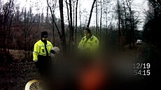 M��u si s vámi ud�lat selfie? ptal se v bahn� zapadlý invalida