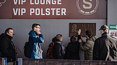 Tohle je nos? A tohle brada? Náv�t�vníci m�li mo�nost ohmatat si pam�tní desku...